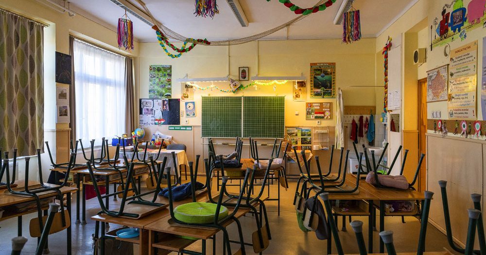 „K..vára irritálsz” – mondta a szolnoki diák a pedagógusnak, majd agyba-főbe verte a töri tanárnőt