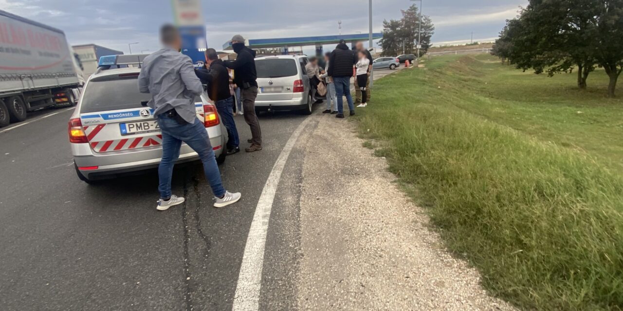 A M5-ösön ütöttek rajta a lányokat kihasználó banda tagjain: Németországba küldték őket, hogy a testüket árulják – videó