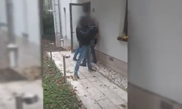 Elképesztő pénzeket tett zsebre a kokainnal kereskedő testvérpár, de a Pest megyei zsaruk elől nem volt menekvés – videón a rajtaütés