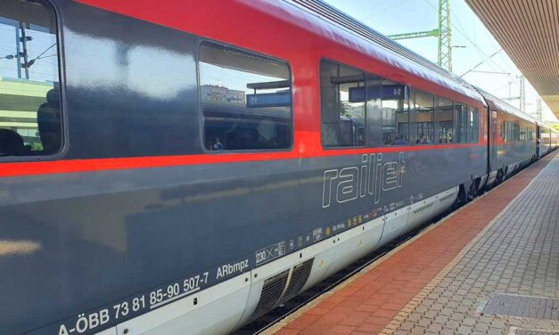 Gázolt a Railjet Vértesszőlősnél, egy órás késésekre lehet számítani a győri fővonalon