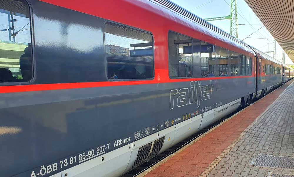 Tragédia a síneken! Halálra gázolt egy embert a Tűztorony Intercity!