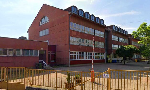 „A stressztől már aludni sem tudtak a gyerekek” – több gyereket is megaláztak iskolatársai a budapesti iskolában, letérdepeltették és gázpisztollyal fenyegették őket