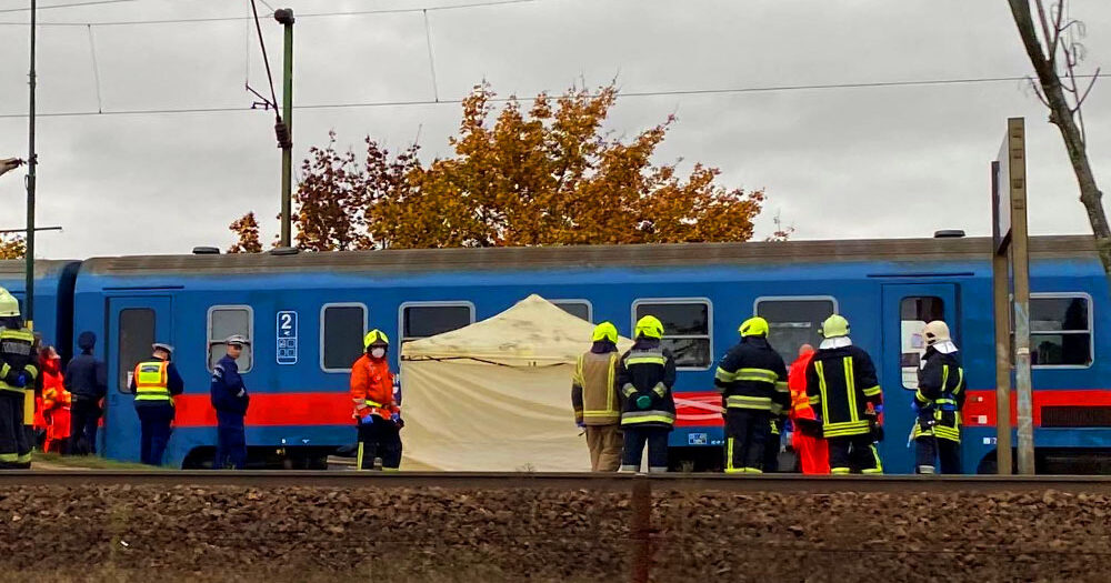 Továbbra is forrnak az indulatok: rendőri védelmet kaphattak az öngyilkosságba kergetett 16 éves fiú zaklatói