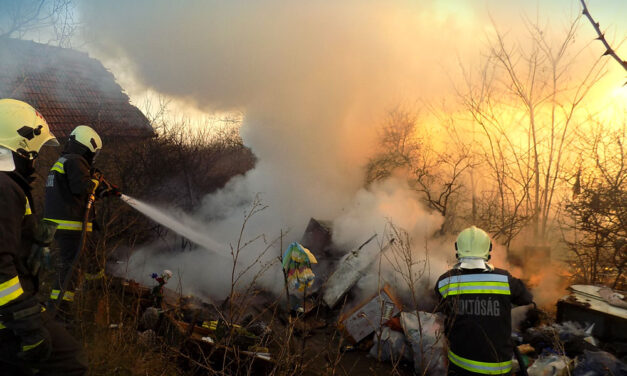 Rágyújtotta a híd alatt élő férjére a kalyibát, még állatkínzással is vádolják az asszonyt