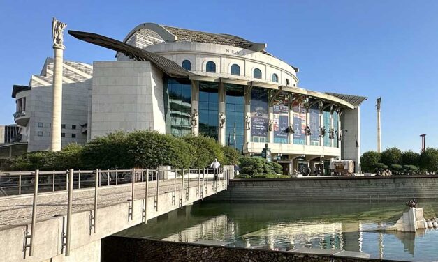 Újabb súlyos baleset a budapesti Nemzeti Színházban: mentő vitte kórházba a sérült színészt, Vidnyánszky Attila nem nyilatkozik