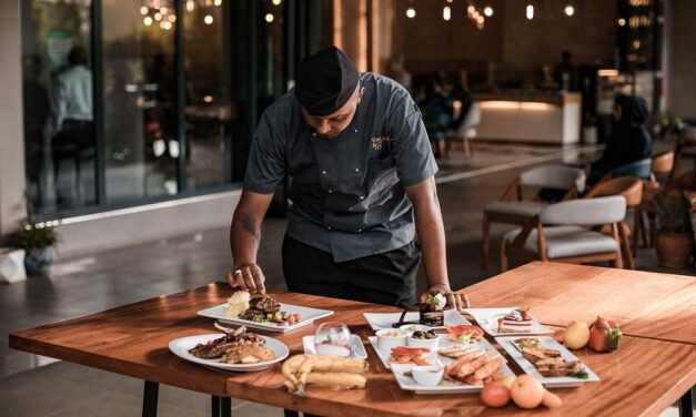 A konyhai dolgozók munkaruházatának fontos része a szakácscipő