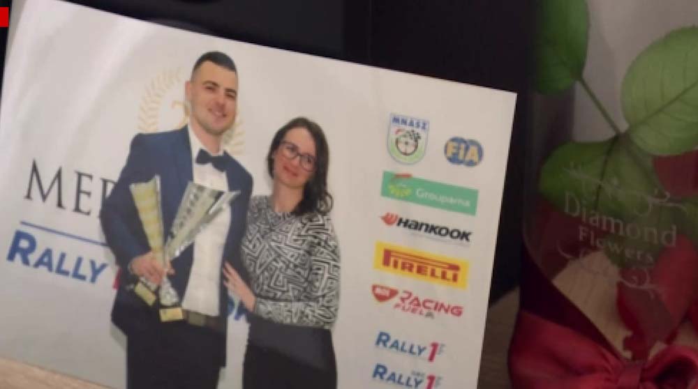 „Apa pihen, erőt gyűjt, és hamarosan itthon lesz velünk” – 5 millió forint hiányzik az éber kómában fekvő rally-s gyógyulásához, Ricsi még nem is látta egyéves kislányát