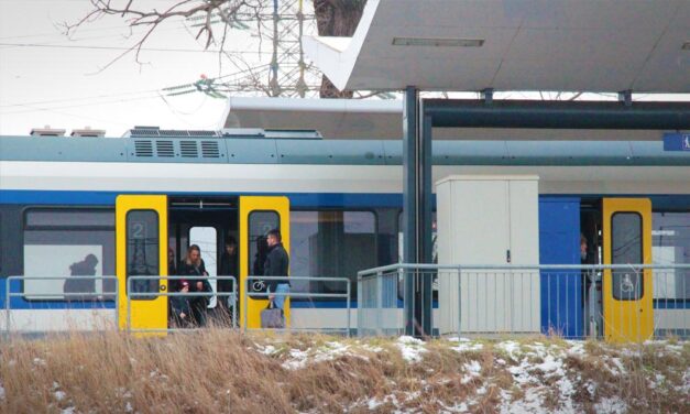 „A szemem előtt csapott el egy embert a vonat ma reggel” – gázolt a vonat Érdnél, a baleset miatt késnek a vonatok