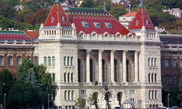 Tűz ütött ki a Budapesti Műszaki Egyetem laboratóriumában, egy ember súlyosan megsérült