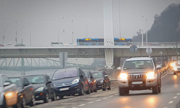 Nagy árhullám közelít Magyarország felé – Budapesten lezárják az alsó rakpartokat, az autókat elszállítják