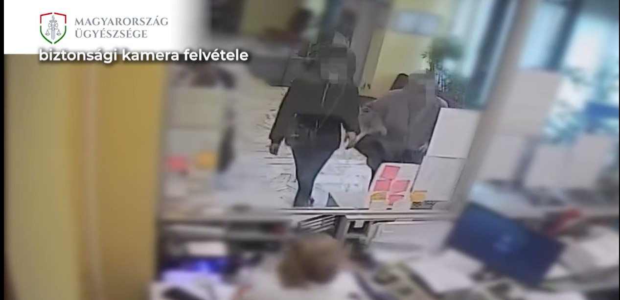 Döbbenetes sztorival próbálták meg kifosztani az idős nénit Budapesten – videón a szürreális eset