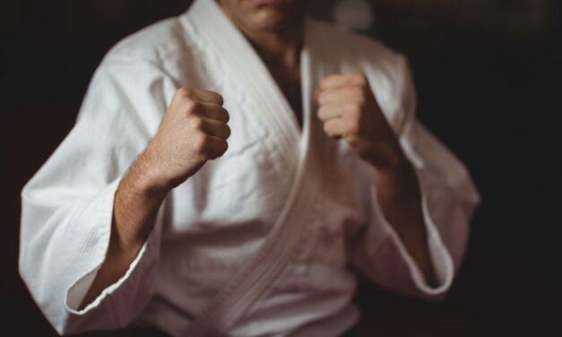 Döbbenet! Gyomorforgató csoportos játékba vonta be tanítványait egy budapesti karateedző, majd egyik áldozatának édesanyját is elcsábította