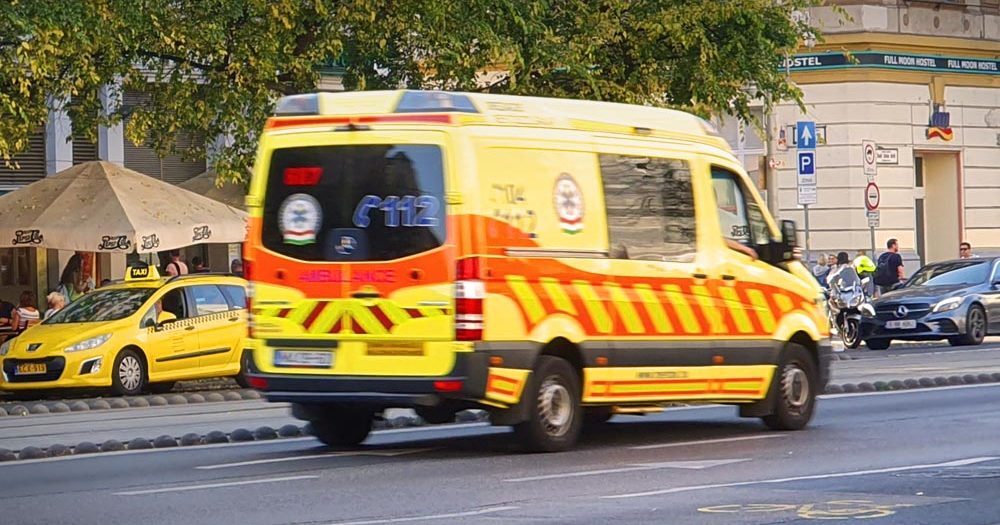 Hazudtak a mentők, nem látták el a súlyos sérültet a HÉV megállóban, a férfi lebénult