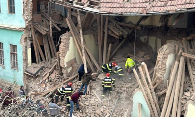 „Majd egy órán keresztül küzdöttek, mire szállítható állapotba hozták” – megszólalt a diákotthon romjai között meghalt 17 éves Dávid édesanyja