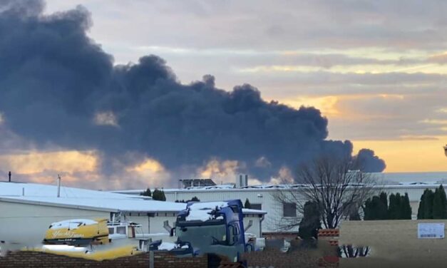 Konténerek gyulladtak ki a MOL százhalombattai olajfinomítójában, a füst a környező településeket is beborította