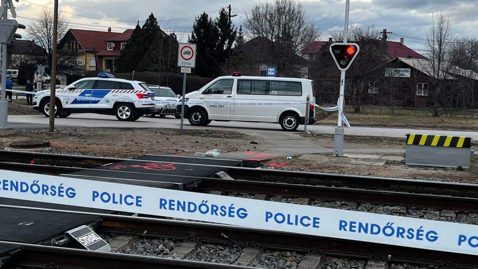 Pár óra alatt két embert is elgázolt a vonat: teljesen felborult a hétfő esti menetrend