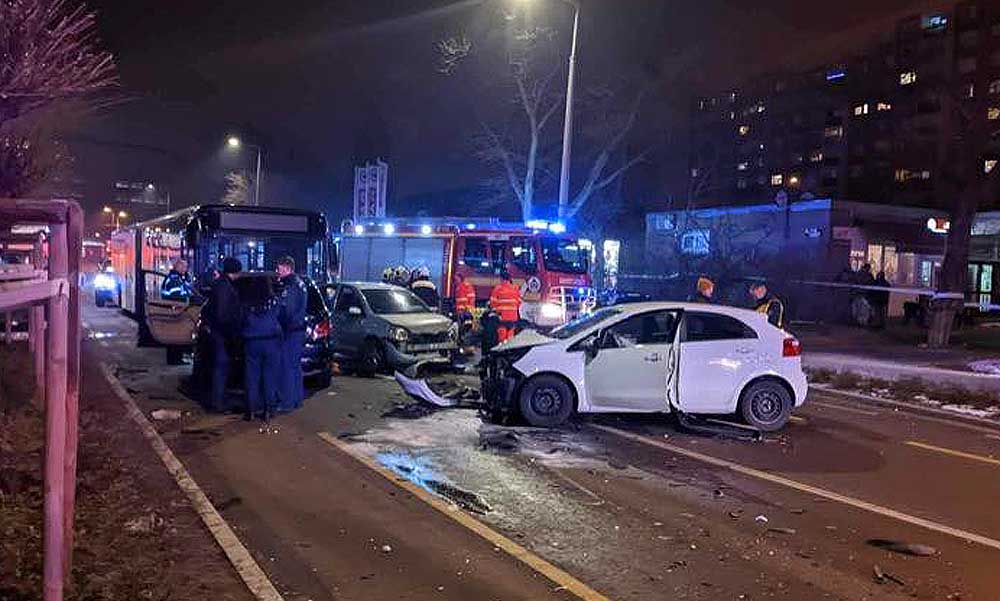 „Kirúgták a szélvédőt, és kimentettek egy kislányt, aki sírt, ordított” – 14 éves lánya mellett halt meg a budapesti tömegkarambol áldozata, a Mercedes sofőrjét még mindig keresik