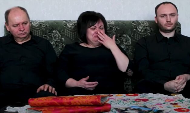 „Mi már a patológiára mentünk” – sírva emlékeztek fiukra a Budapesten meghalt hős rendőr szülei, el sem tudtak búcsúzni a 29 éves gyermeküktől