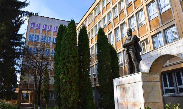 Újra megtörtént! Levette magát a gimnázium negyedik emeletéről egy diák: a fiú nem élte túl a zuhanást, búcsúlevelet hagyott a családjának