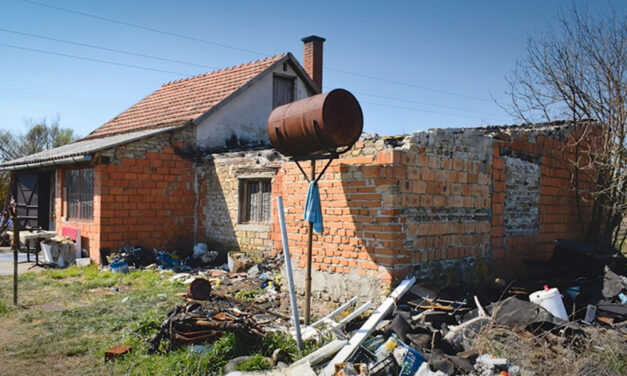 Borzalom a tanyán: egy mobiltelefon miatt végzett az apával és fiával a kegyetlen férfi, hat gyermek maradt árván