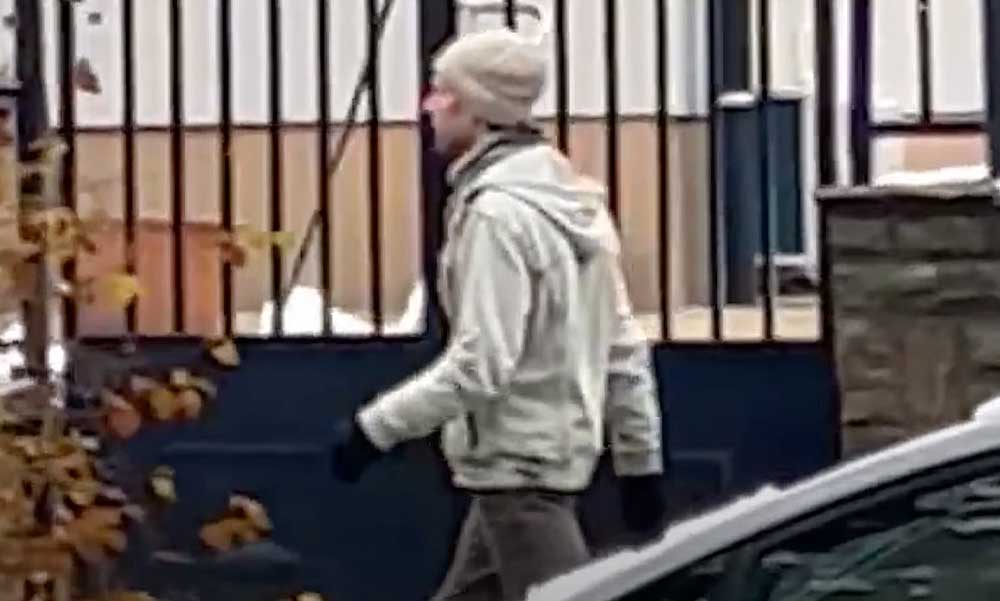 Jól nézd meg ezt a görényt, a micsodáját lóbálta a gyerekeknek egy budai játszótéren