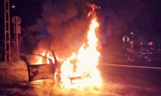 Borzalmas lángokkal égett egy elektromos Volkswagen Budakeszin, miért nehéz eloltani az elektromos autókat? – FOTÓK