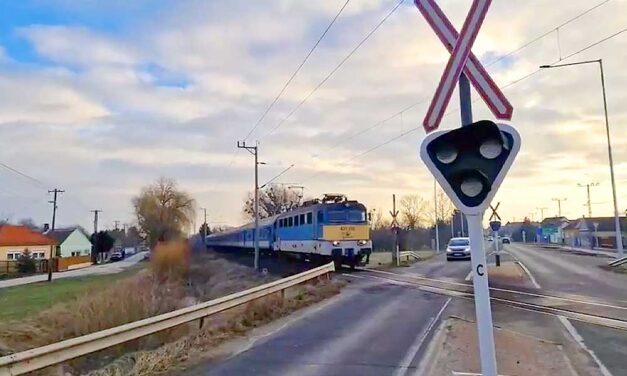 Nemrég vált el az a 48 éves férfi, aki szándékosan állt a vonat elé Sárváron: 2 nappal előtte terepszemlét tartott a gázolás helyszínén
