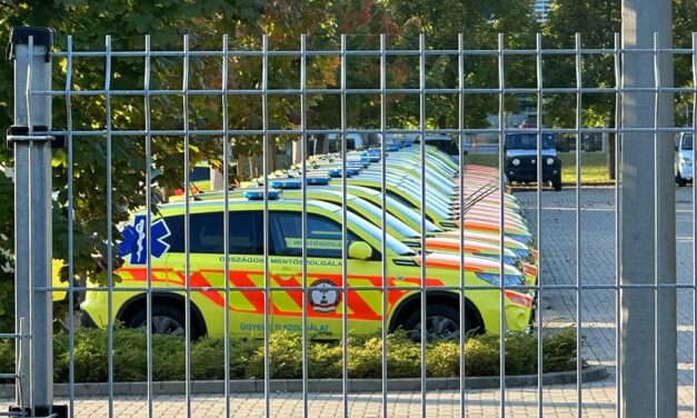 Öt és fél órát ült halott apja mellett egy nő, míg kijött az ügyeletes orvos