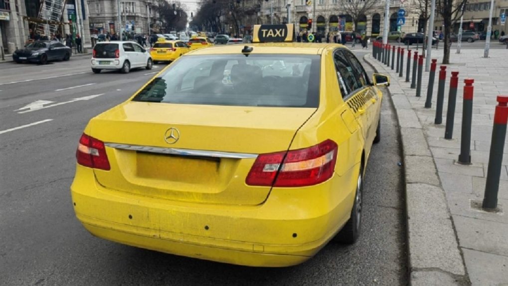 Pofátlan taxis hiéna: 12 200 forintos alapdíjjal dolgozott, ráadásul semmilyen engedélye nem volt a budapesti sofőrnek