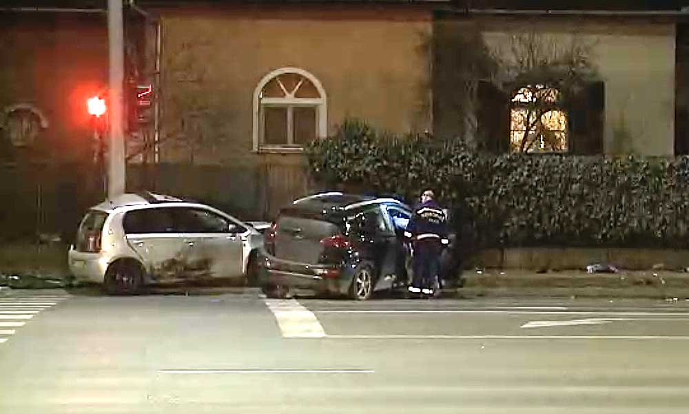 Súlyos baleset Debrecenben: 5 gyalogost gázolt két összeütköző autó, egy nő a mentőben meghalt, többen intenzív osztályon vannak