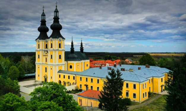 „Hangosan kiabálva elmondtam ott a népnek a templomban, hogy mit tett a lányommal” – édességgel vásárolta meg 9 éves áldozatát Sz. atya, vádat emeltek ellene