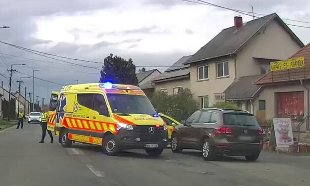 „Az életükért küzdenek jelenleg is” – a Jóban Rosszban színésznője szenvedett súlyos balesetet Alsónémedinél, 5 éves kisfiát többször újra kellett éleszteni