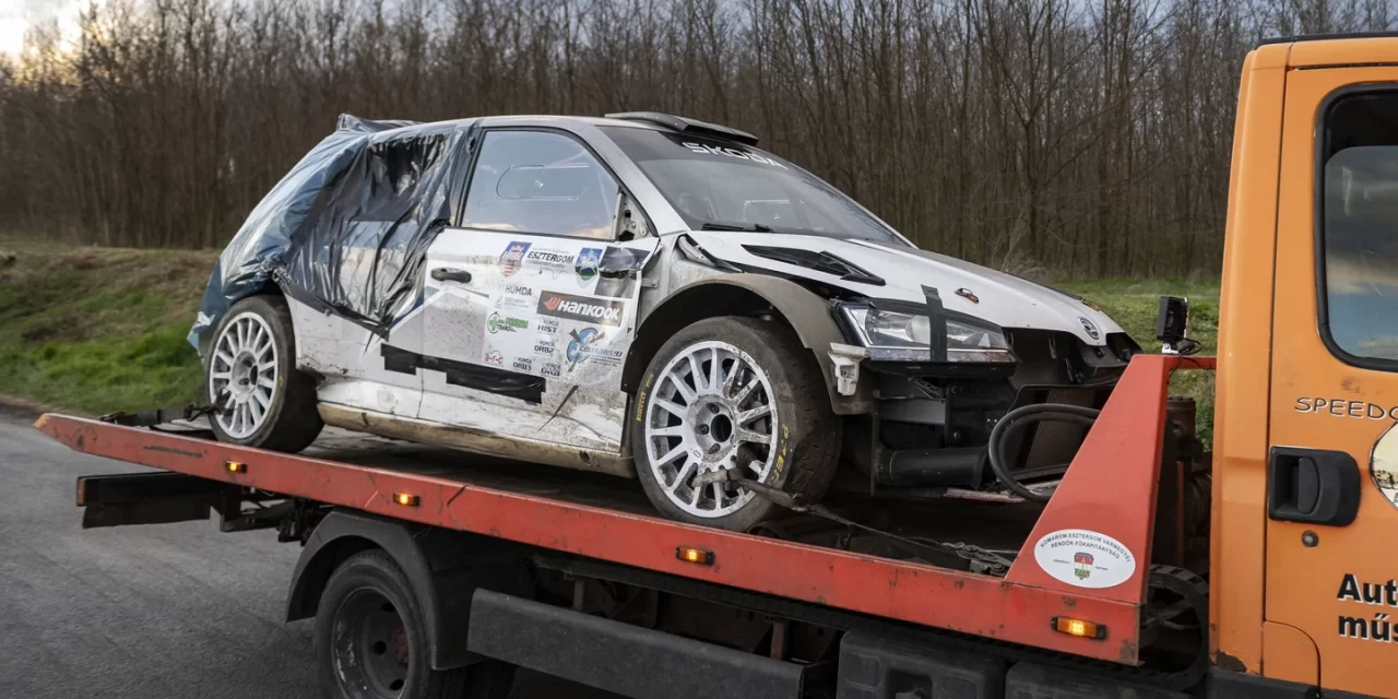 „Úgy döntöttél, inkább édesanyáddal szeretnél a mai naptól figyelni minket odaföntről” – anya és lánya halt meg a rallybalesetben, a 12 éves Mia életéért napokig küzdöttek