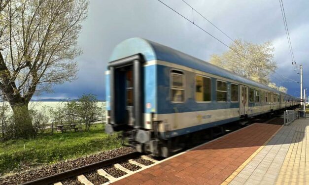 Tragédia Siófokon: halálra gázolt egy fiatal orvosnő a vonat