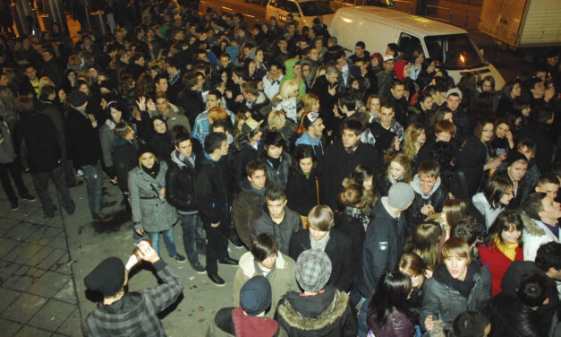 „A trauma, amit átéltünk, pénzzel nem jóvá tehető” – összesen 163 millió forint jár a budapesti szórakozóhelyen meghalt három lány családjának