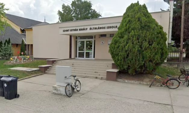 „Mi vesz valakit arra, hogy kést vigyen az iskolába és halállistát írjon” – megszólalt a bőnyi iskolában megkéselt kislány anyja, Mirellán életmentő műtétet hajtottak végre