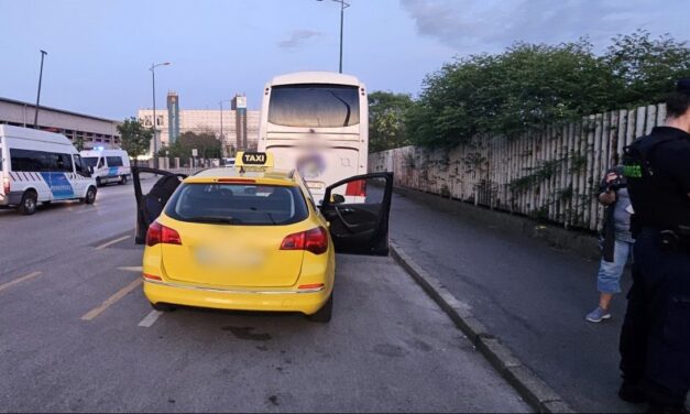 Razzia Budapesten: bedrogozott, engedély nélkül közlekedő, túlszámlázó taxisokat fogtak a rendőrök