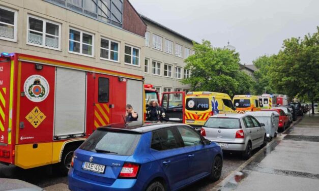 Vegyszereket öntött a földre, és kipróbált egy gázsprét a gondnok, ettől lettek rosszul a budapesti diákok