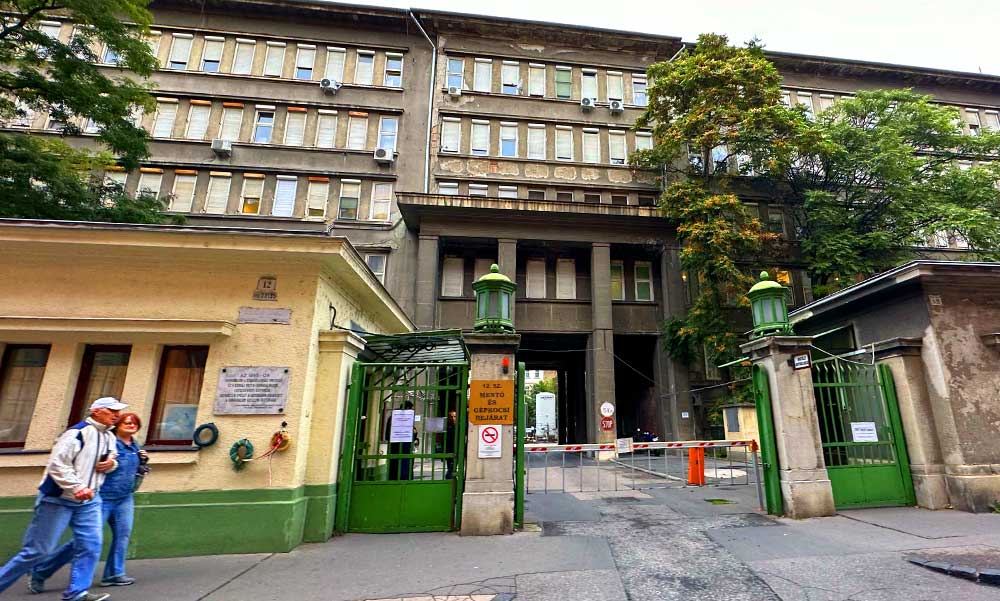 Savat itatthattak egy férfival, majd kirakták egy budapesti kórház elé: a férfi pályázati csalásokról tudhat