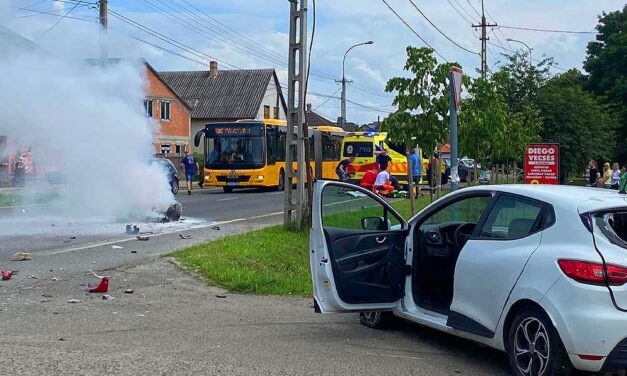 Súlyos baleset Vecsésen: ütközés közben kigyulladt a motoskerékpár, vezetőjét többször újraélesztették a helyszínen