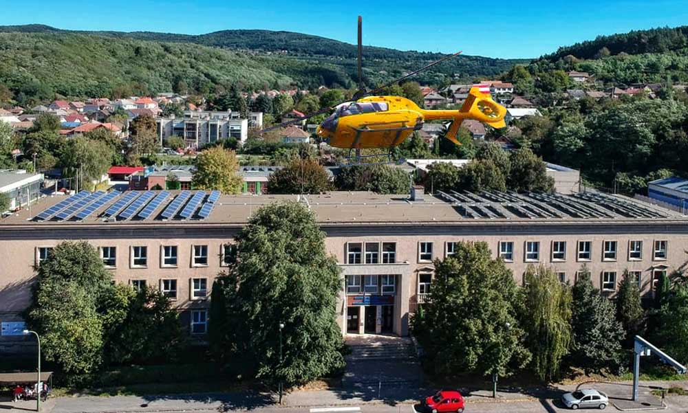 Holtan esett össze egy tanár a salgótarjáni technikumban, mentőhelikopter is érkezett a helyszínre