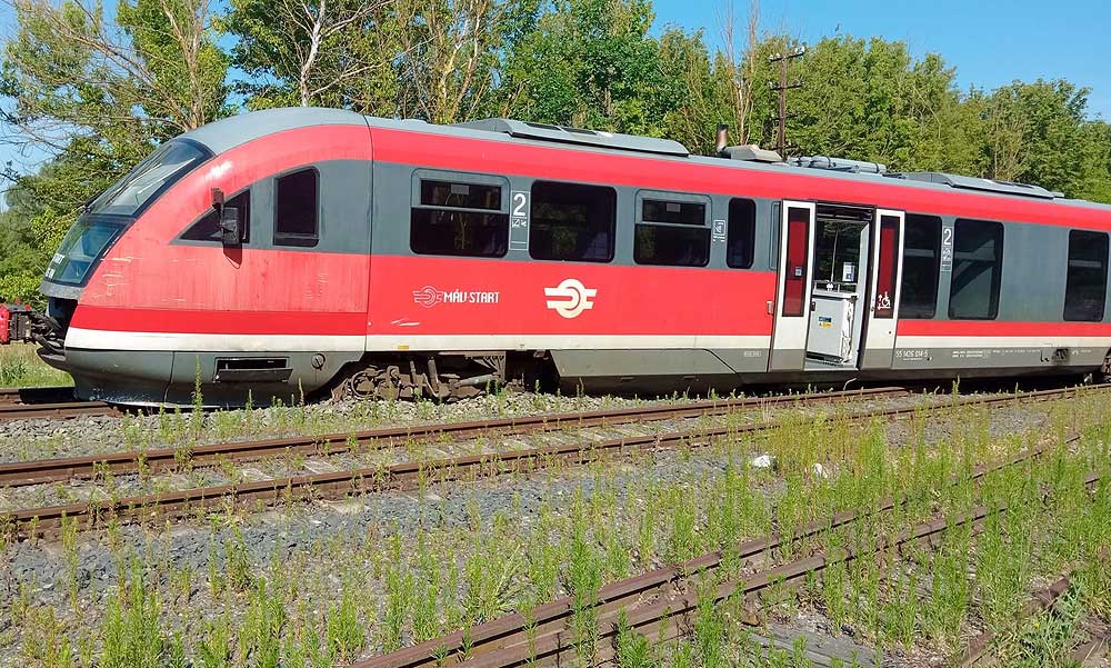Kisiklott egy vonat a Balatonnál, több vasútvonalon másképp járnak a vonatok