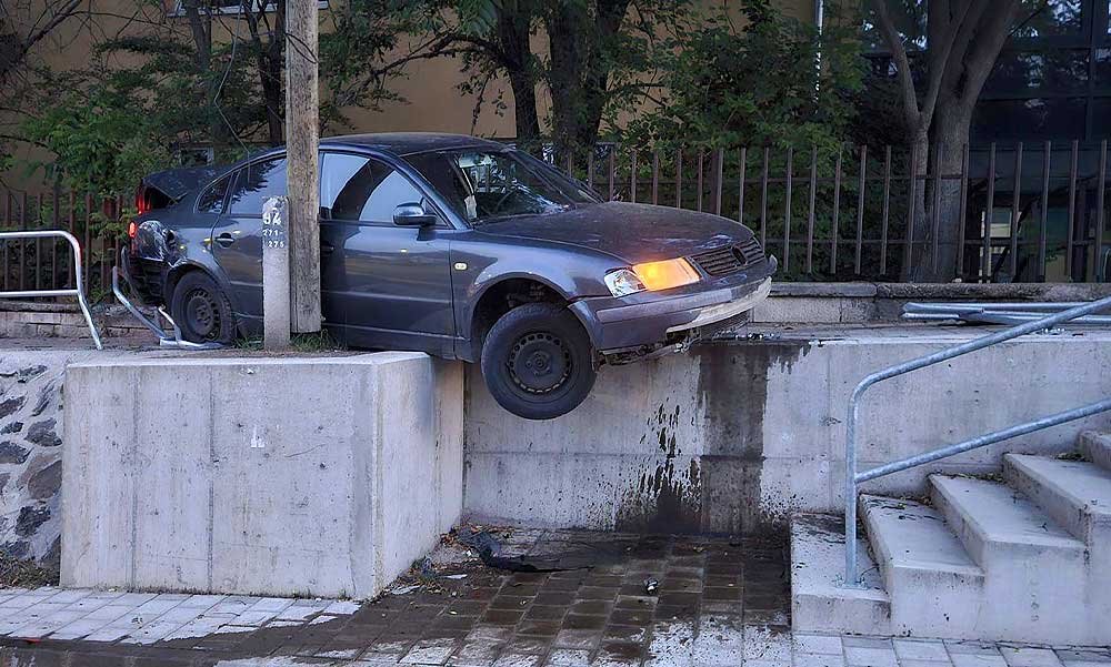 Elképzelni is nehéz, hogy csinálta ezt a Volkswagen sofőrje Érden, de van magyarázat