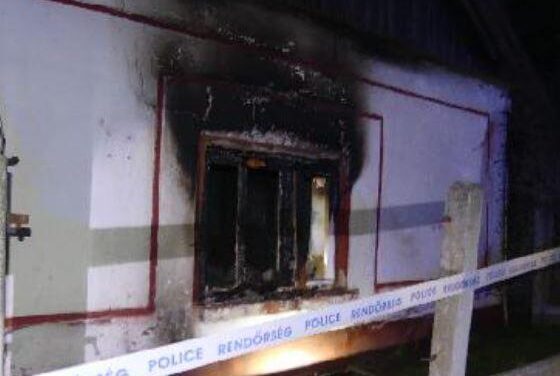 Kocsmázás után, részegen rágyújtotta a házat egyik barátjára egy férfi: előtte 2 liter benzint vett, hogy sikeres legyen az akciója