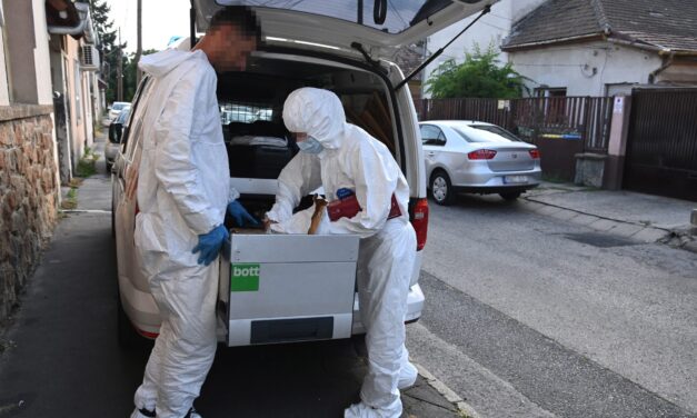 „Nagyon szerettem a feleségem” – mondta vallomásában a férfi, aki napokkal ezelőtt megfojtotta az asszonyt, majd a holttest mellett gubbasztott