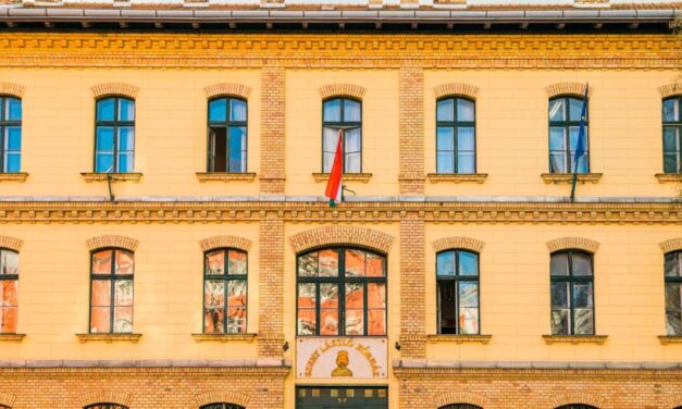 Itt tartunk: 32 fokban fekszenek a súlyosan beteg gyerekek a budapesti Szent László Kórházban, mert elromlott a klíma