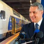 Lázár János mindent megígért, amit egy utas hallani akar: visszatérítik a késések árát, garantálják a klímákat a vonatokan és a buszokon is