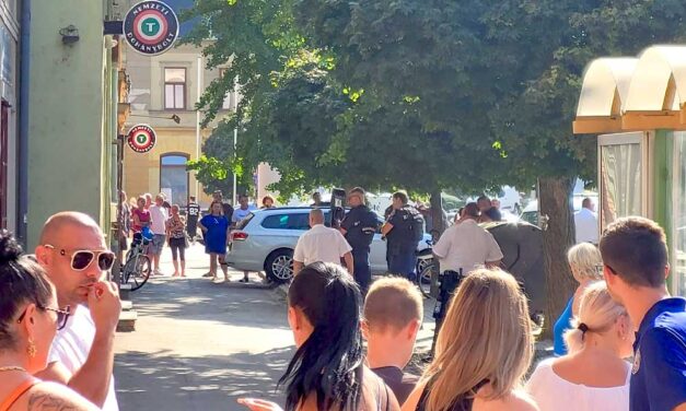 „Sírtunk. Szörnyű volt így látni a lányomat” – meglátogatta apja a börtönben azt a 19 éves lányt, aki négy embert késelt meg Mosonmagyaróváron, köztük apját és nagymamáját is