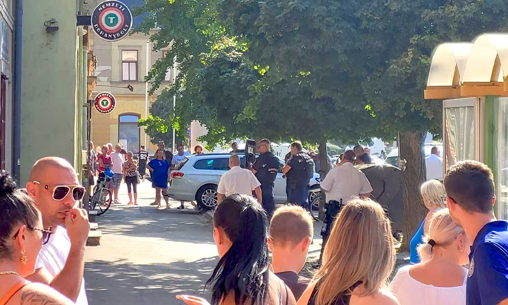 „Sírtunk. Szörnyű volt így látni a lányomat” – meglátogatta apja a börtönben azt a 19 éves lányt, aki négy embert késelt meg Mosonmagyaróváron, köztük apját és nagymamáját is