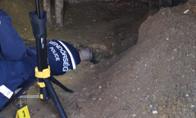 Borzalom Szabolcsban: ájulásig bántalmazta, majd élve elásta az istállóban